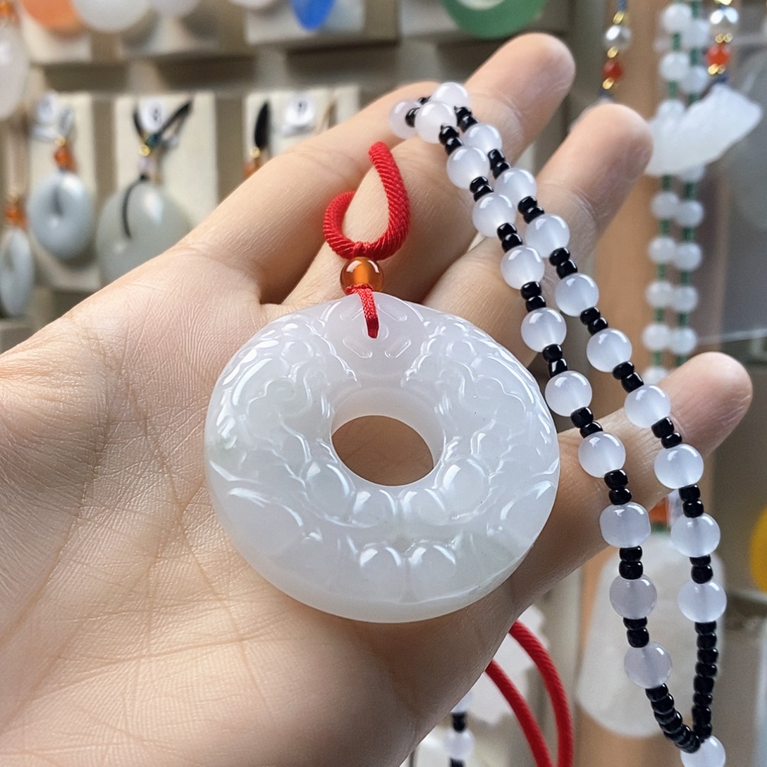 【***】石英质玉未镶嵌颈饰