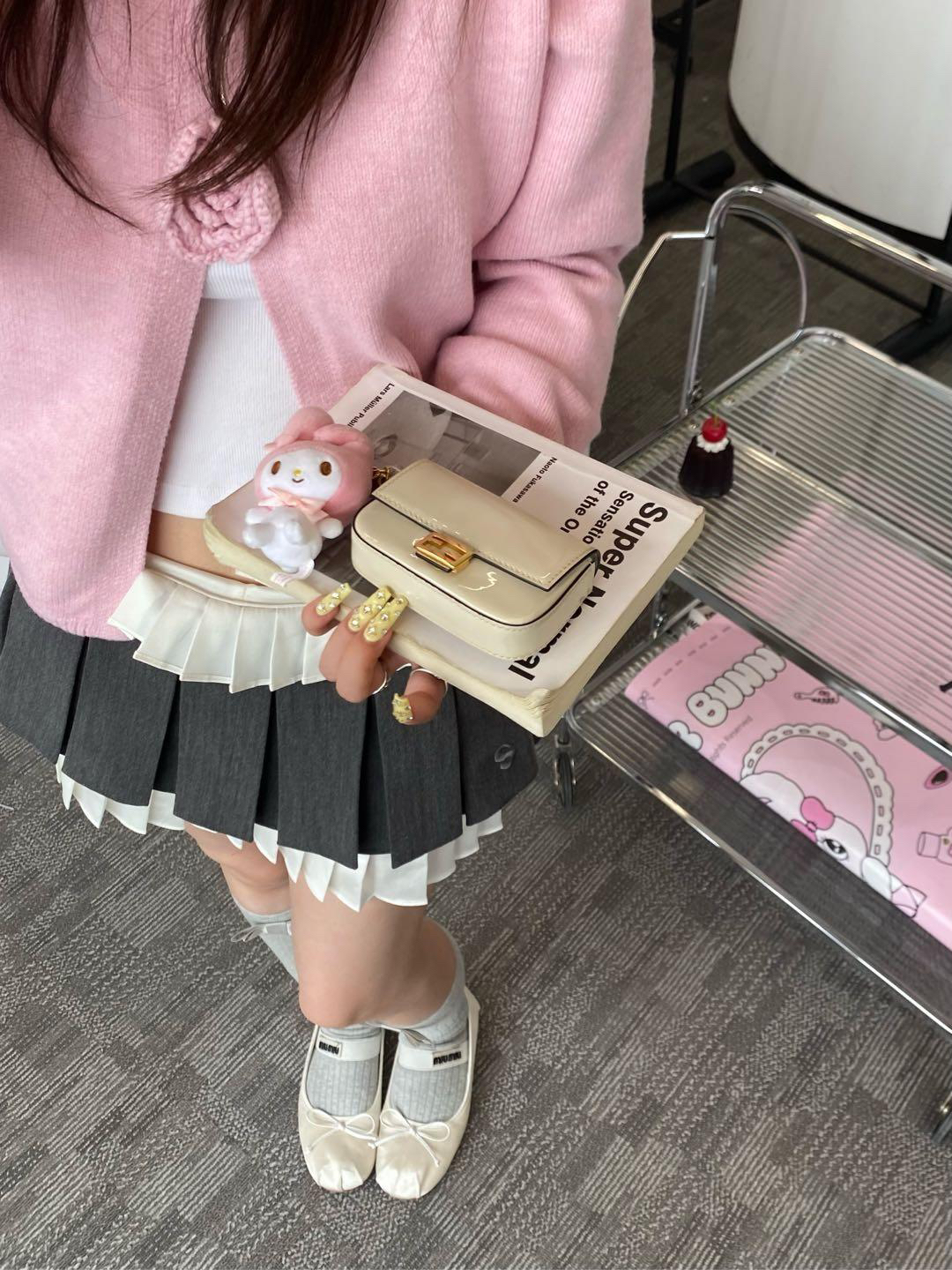 95新 FENDI/芬迪 白色漆皮mini小废包 86918967