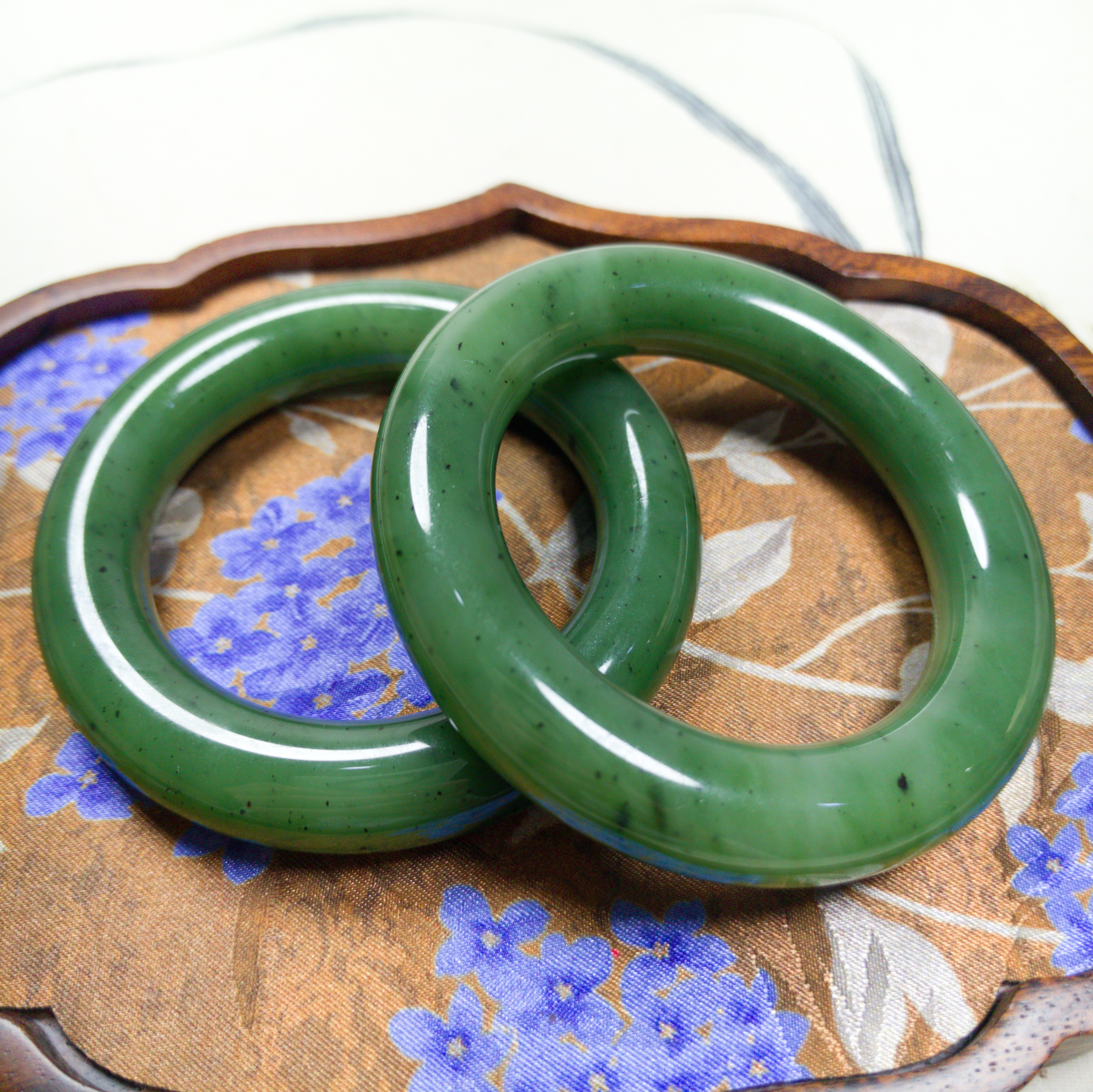 俄罗斯料碧玉和田玉阳绿大胖圆手镯轻奢古风多样性发货拍一发一