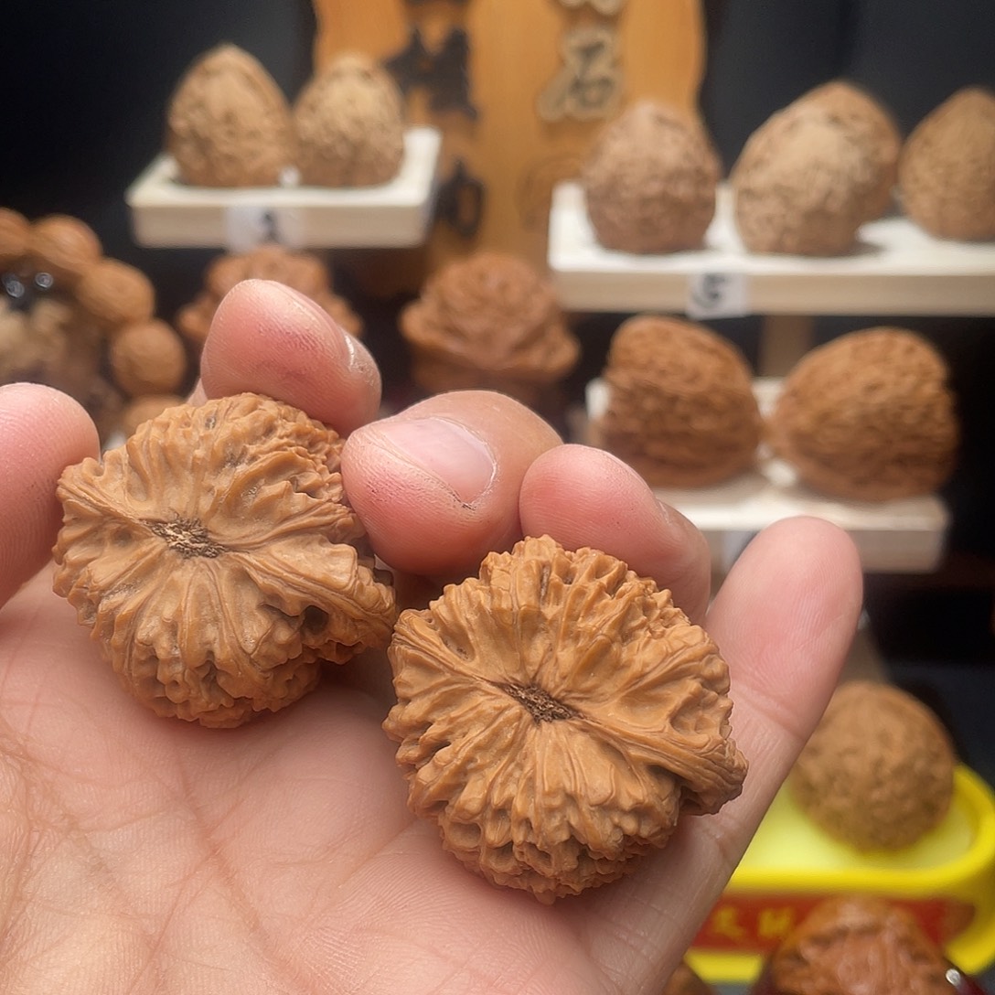 嘴***嘴桃核吊坠南疆的38/35/37全品无修