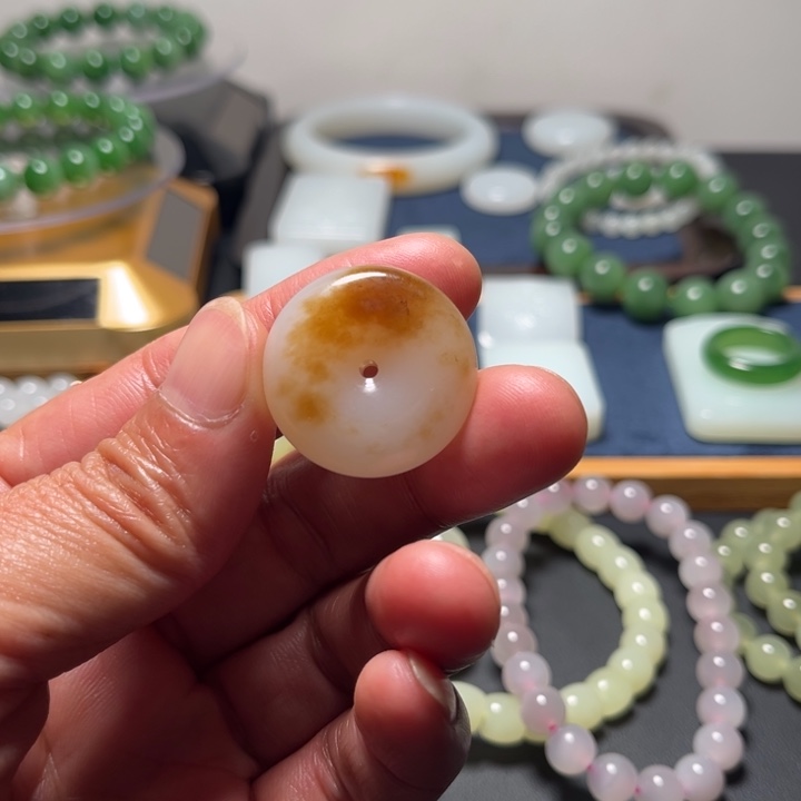 包***师和田玉（糖玉）未镶嵌颈饰