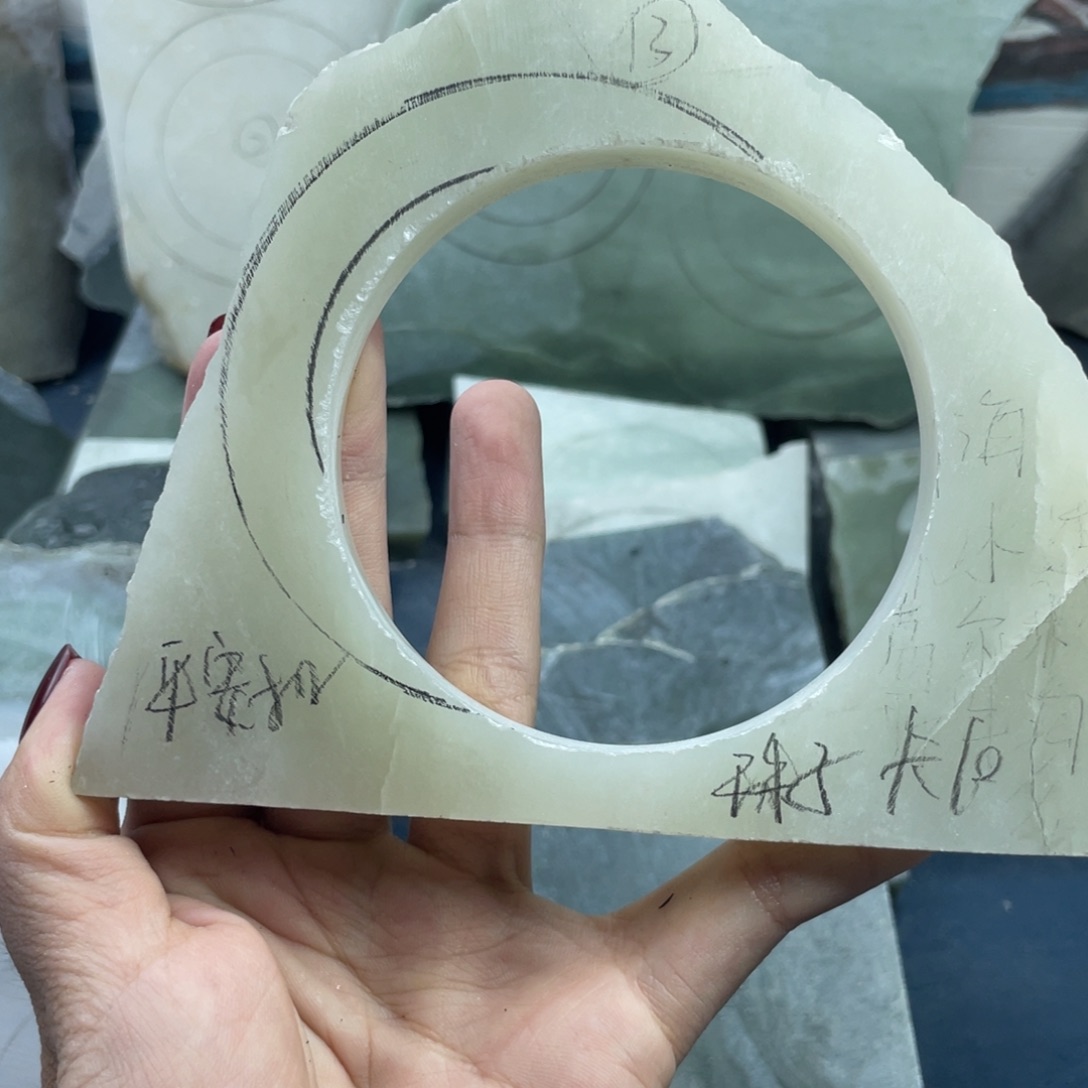 C***G和田玉未镶嵌颈饰珠子