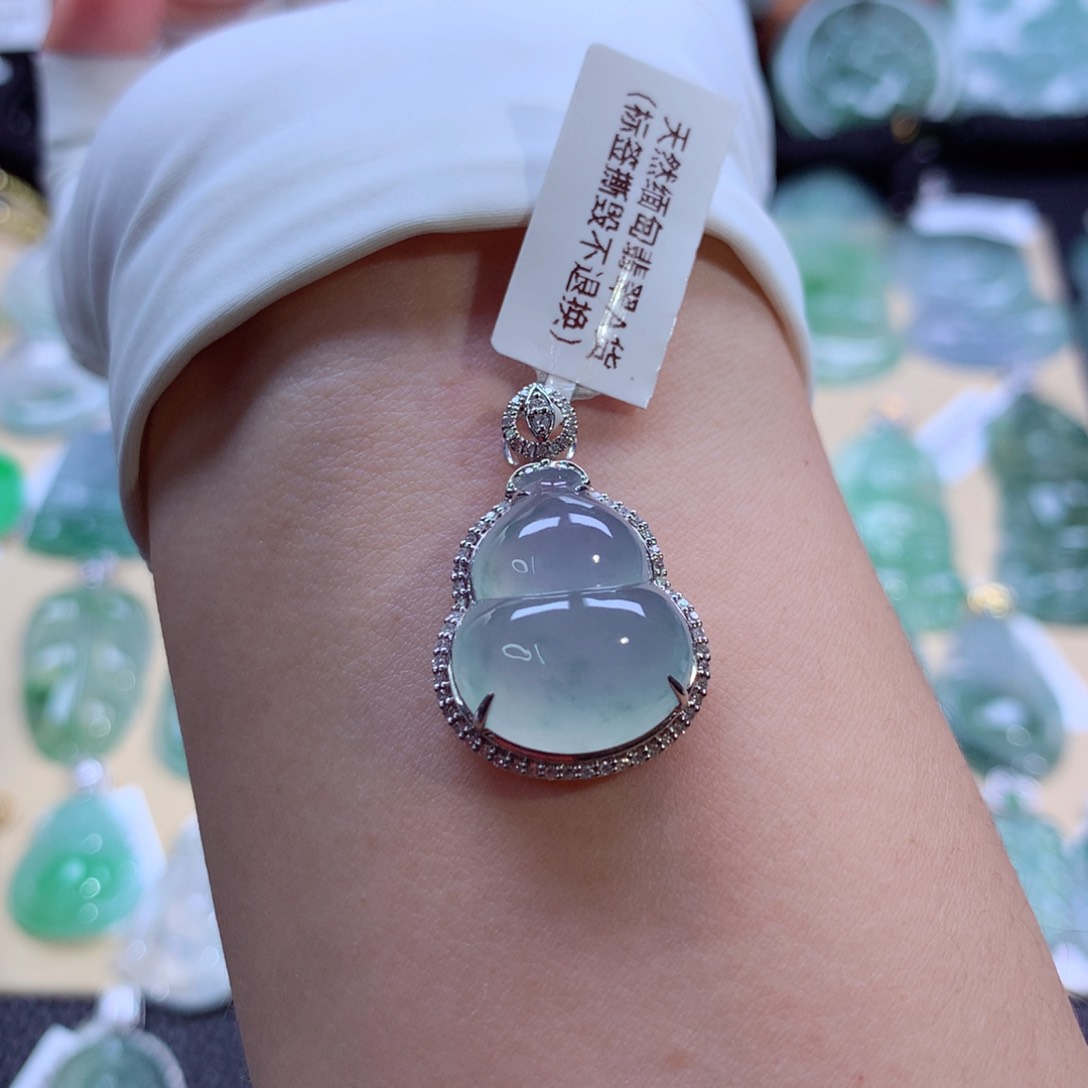 翡翠颈饰18K金镶嵌葫芦