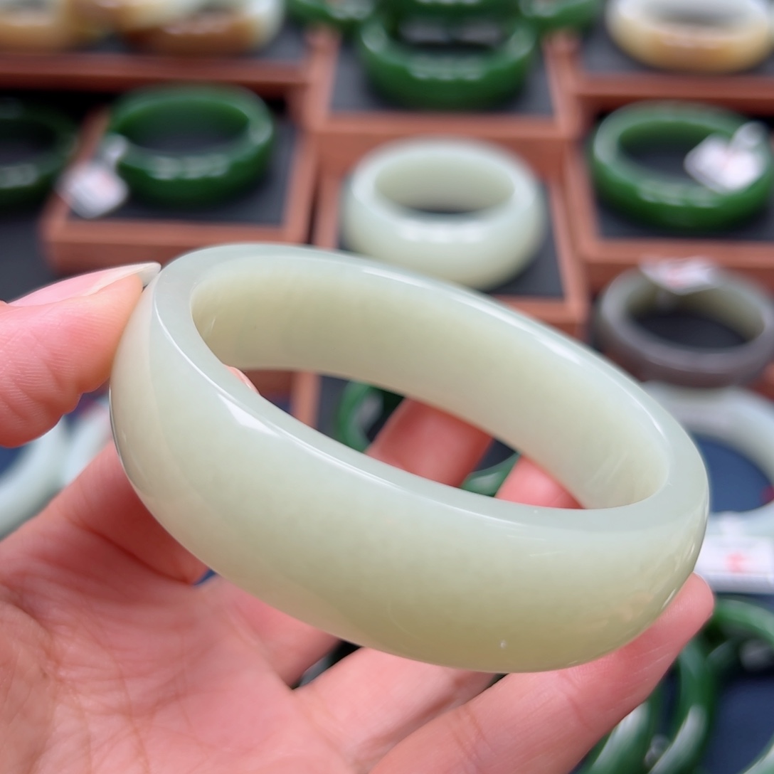 未镶嵌手镯和田玉62