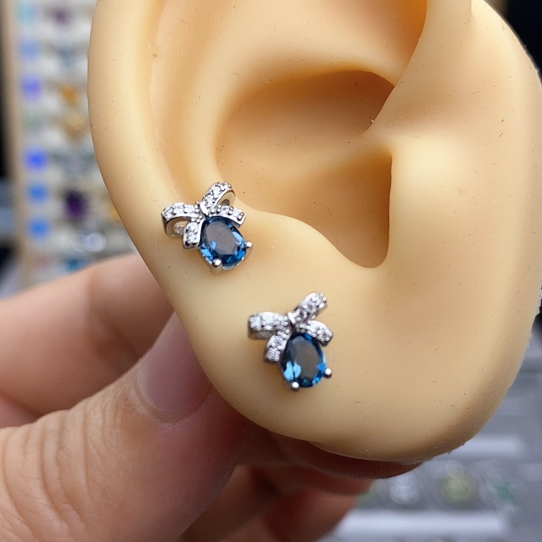 银S925镶嵌托帕石耳钉不含证书