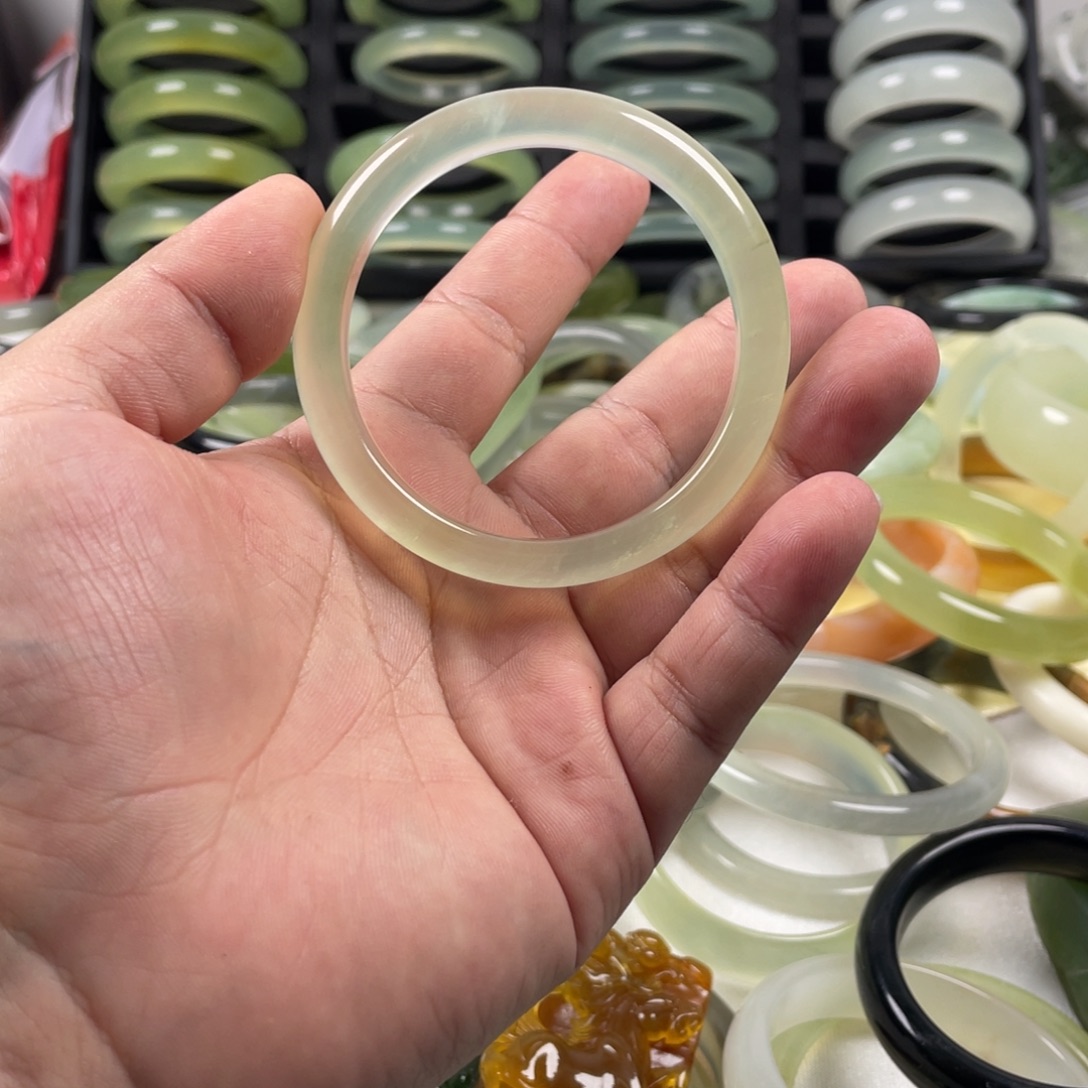 蛇纹石玉未镶嵌手镯