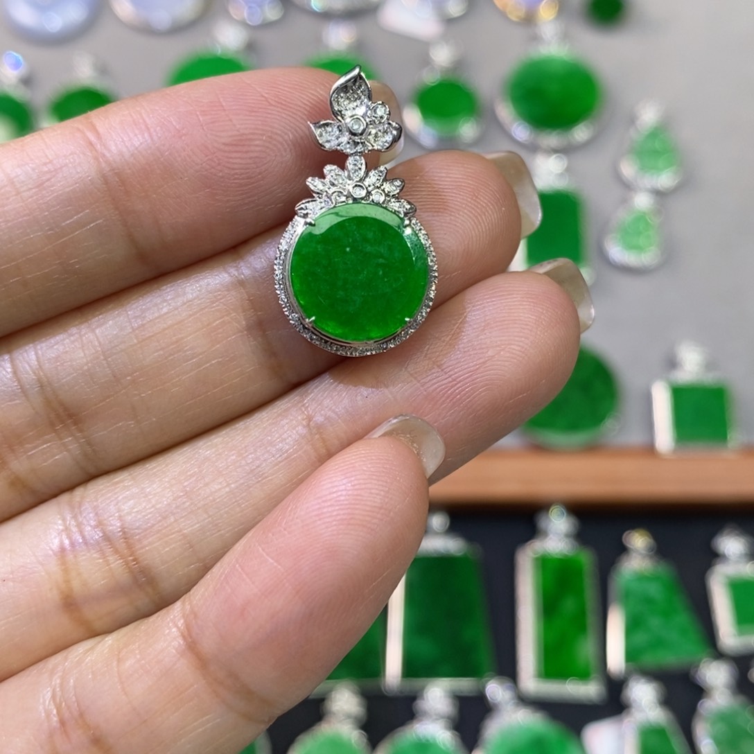 翡翠吊坠(不含链)18K金镶嵌吊坠