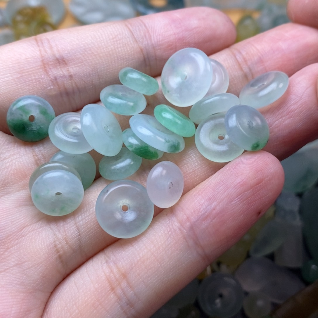 定制翡翠未镶嵌挂件