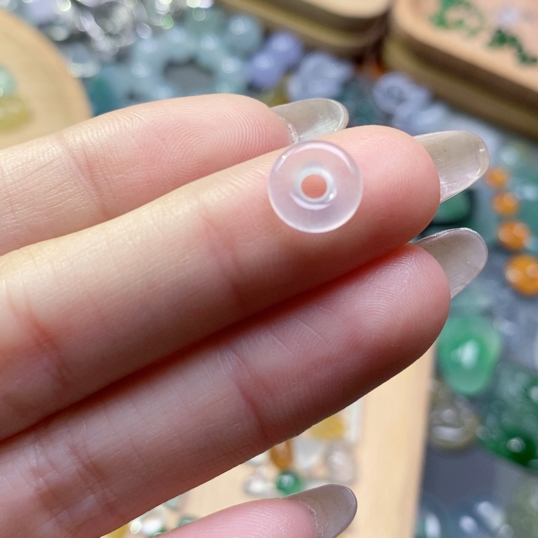 翡翠颈饰未镶嵌?****?翡翠