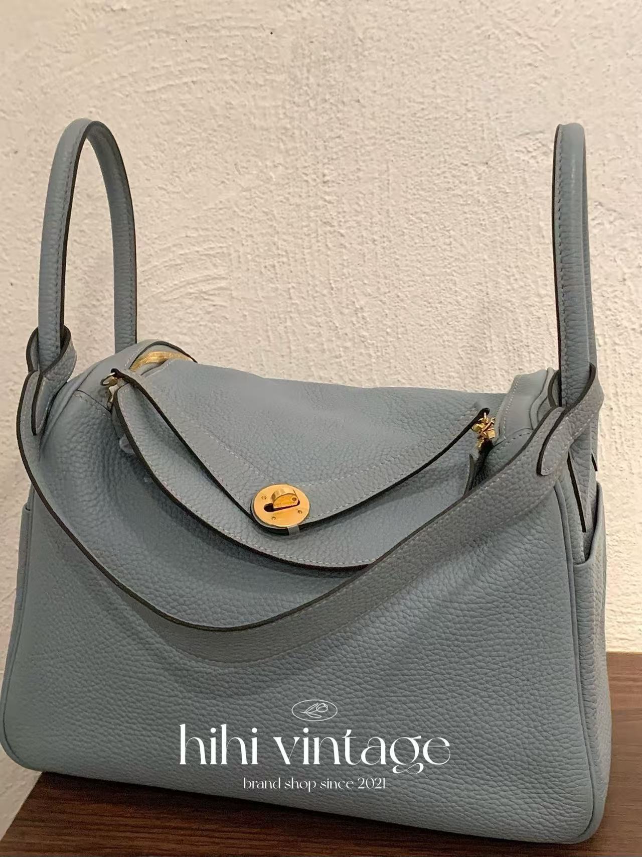 99新 Hermes/爱马仕 HIHI/雾霾蓝金扣lindy30斜挎包 框P/14203046