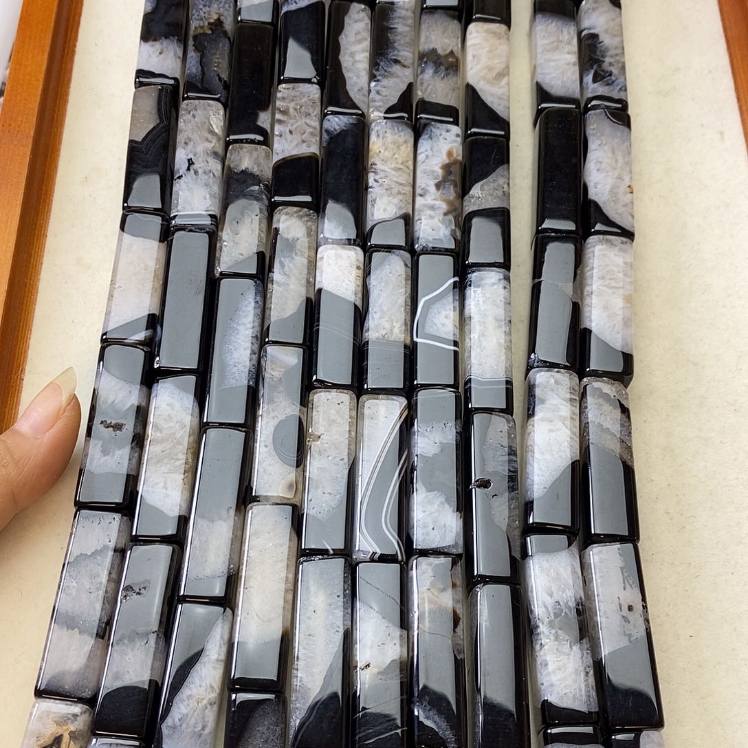 玛瑙/玉髓未镶嵌珠宝半成品玛瑙水晶共生一条