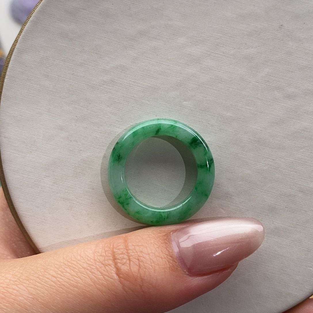翡翠未镶嵌戒圈戒圈