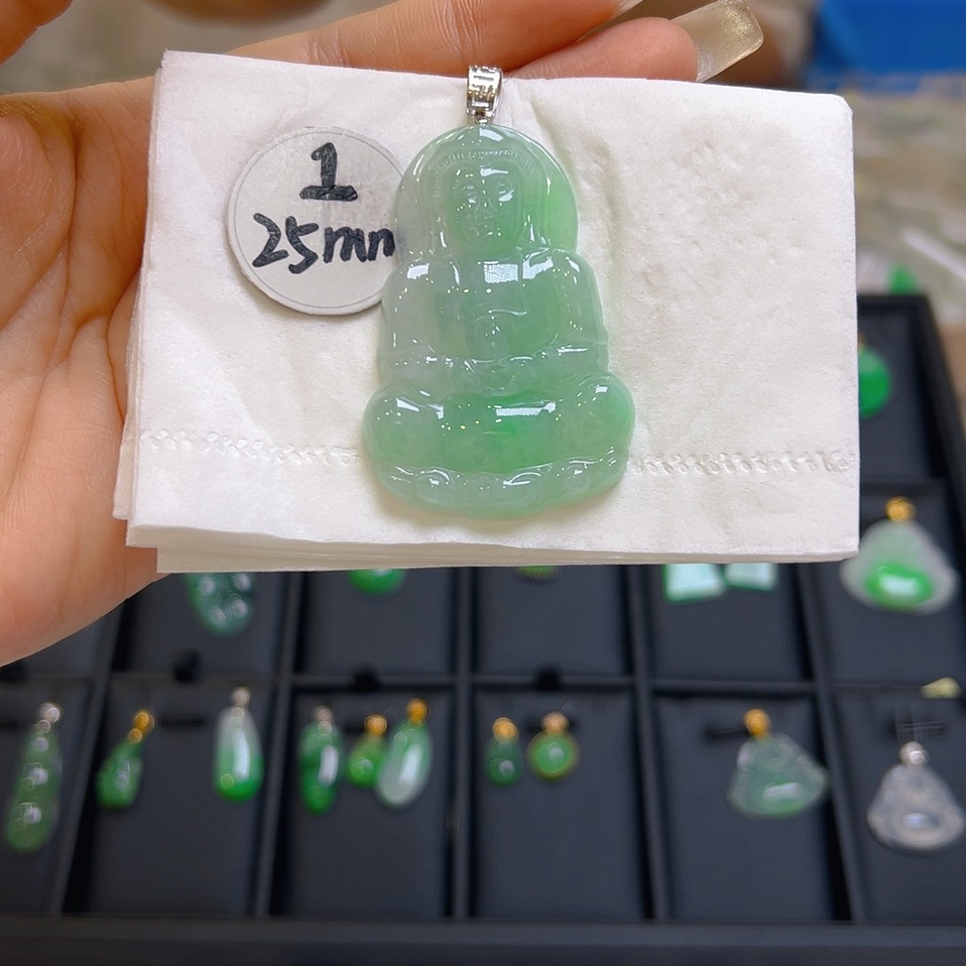 翡翠颈饰18K金镶嵌翡翠