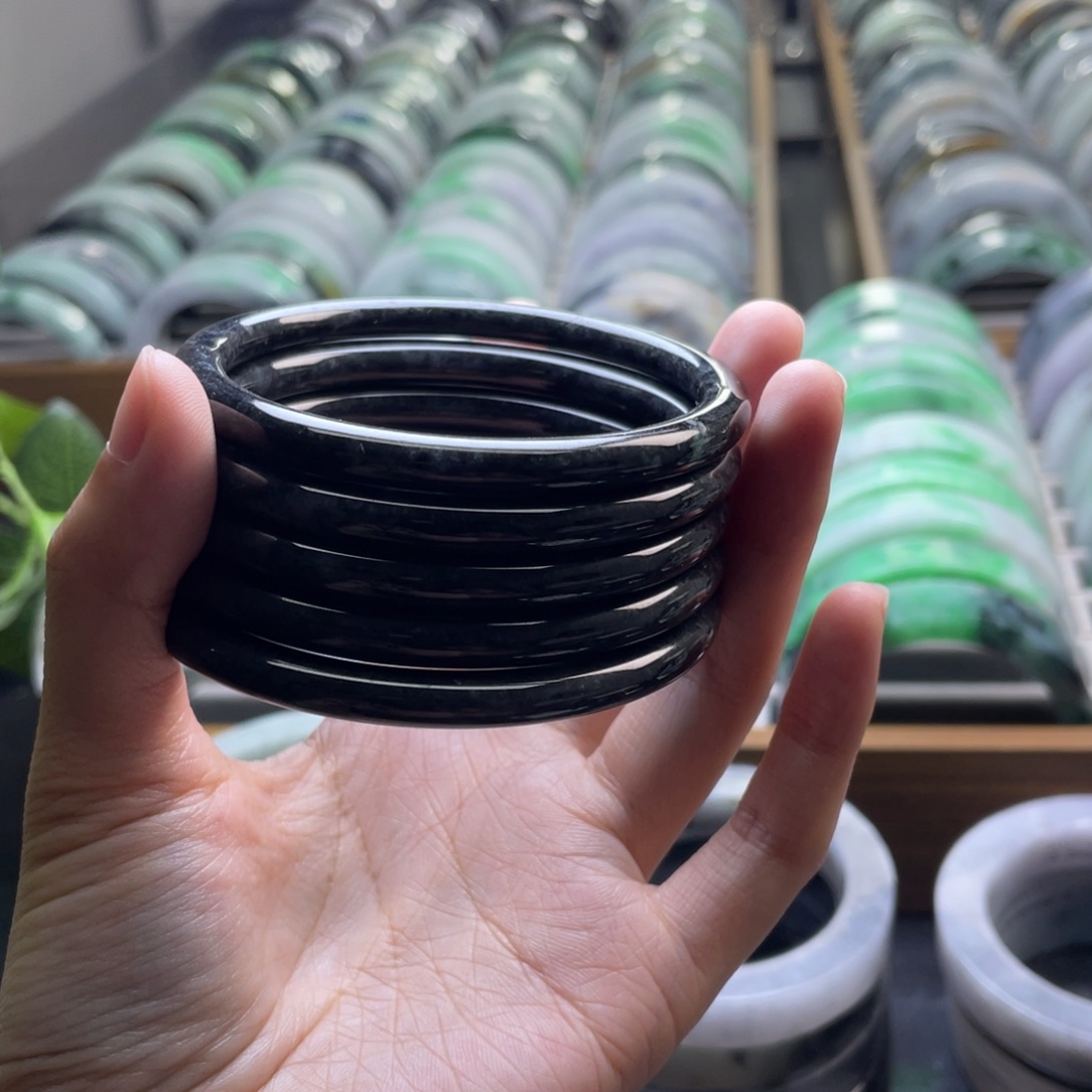 定制翡翠未镶嵌翡翠手镯