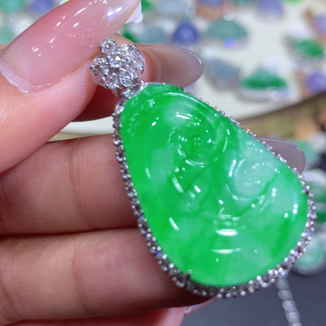 翡翠吊坠(赠链)18K金镶嵌