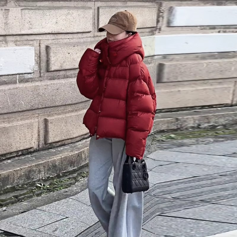 泡芙龟背安哥拉红短款羽绒服女2025冬季新款白鸭绒连帽面包服外套