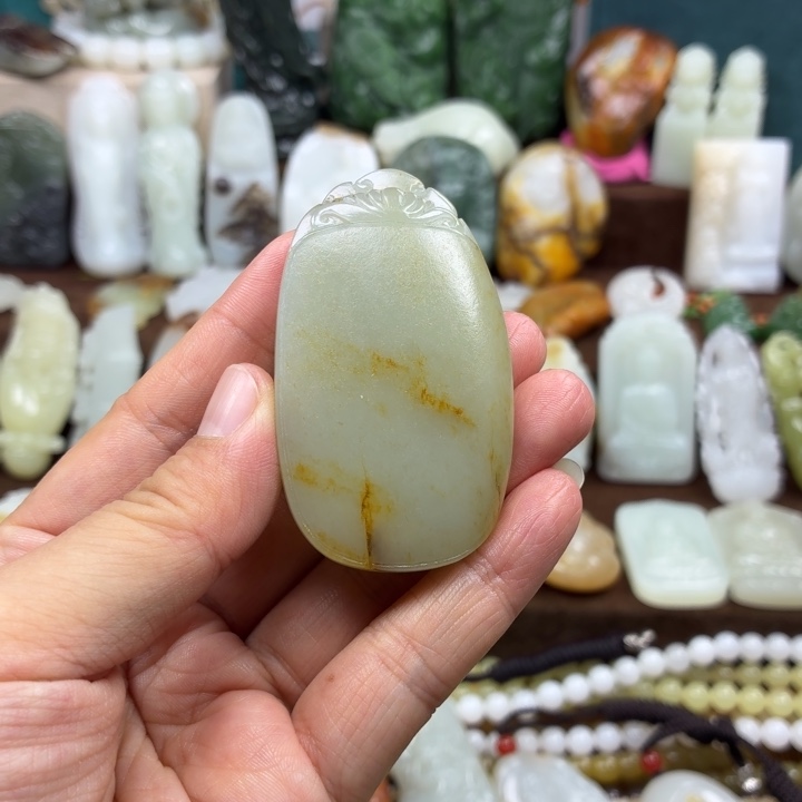 拾***读和田玉未镶嵌颈饰