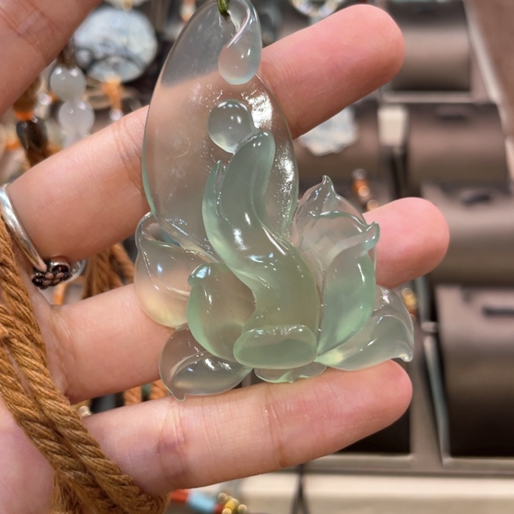 蛇纹石玉颈饰未镶嵌北*