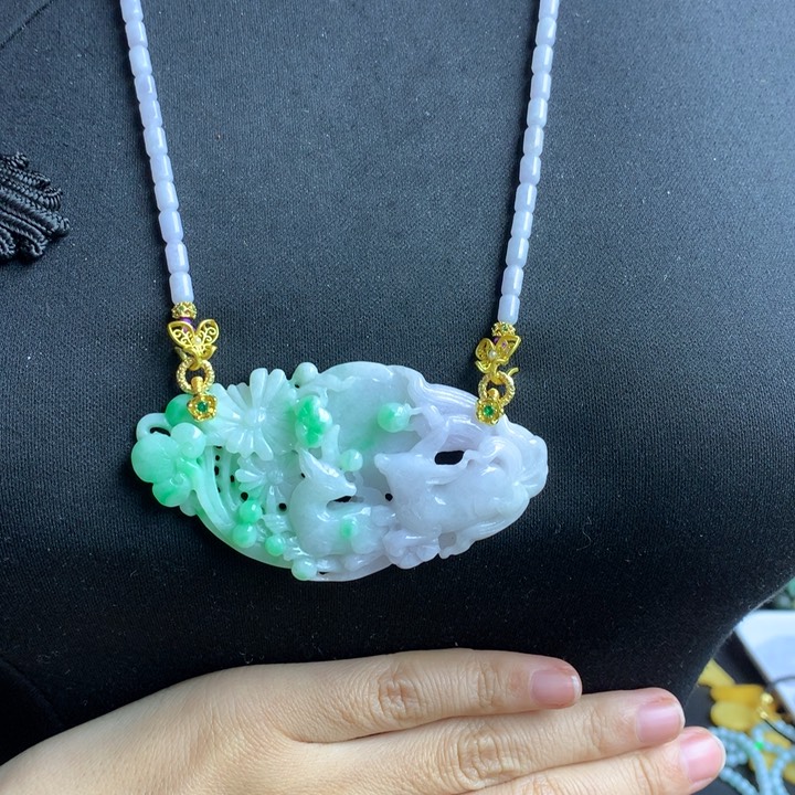 翡翠颈饰未镶嵌翡翠