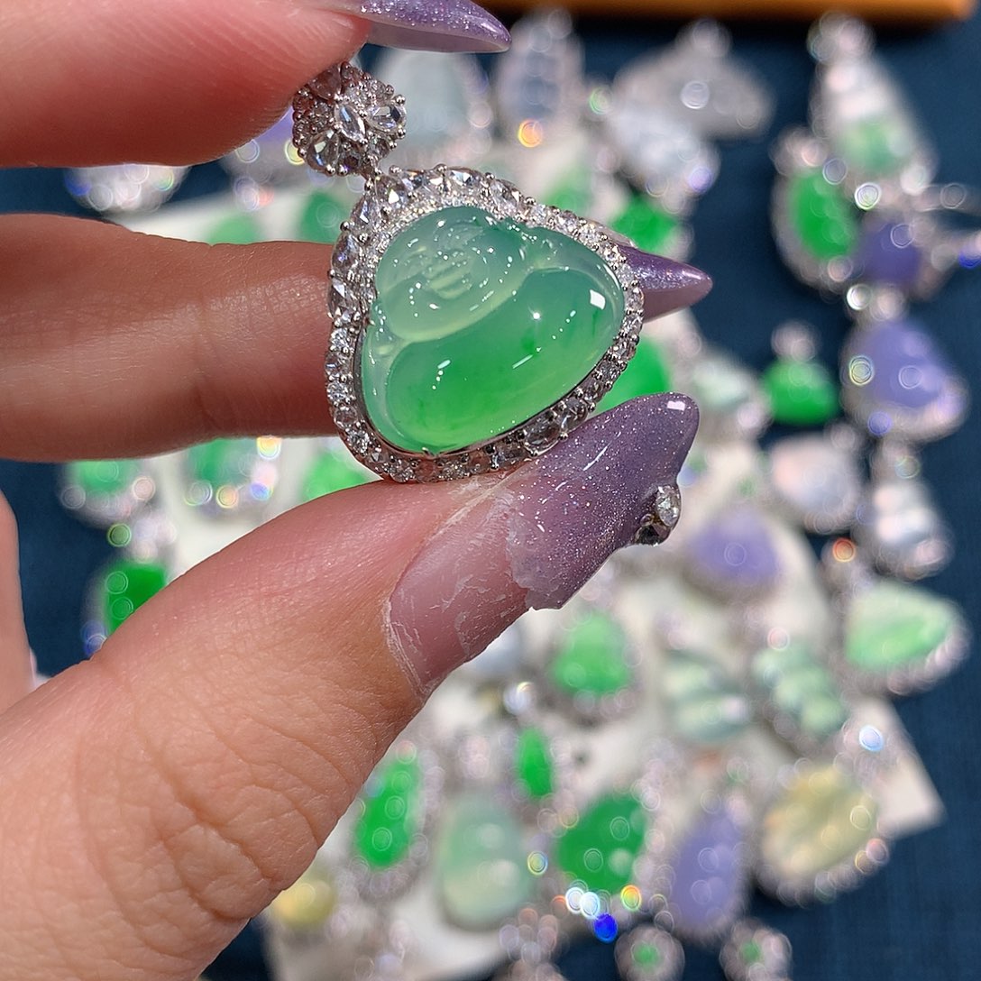 翡翠颈饰18K金镶嵌佛公