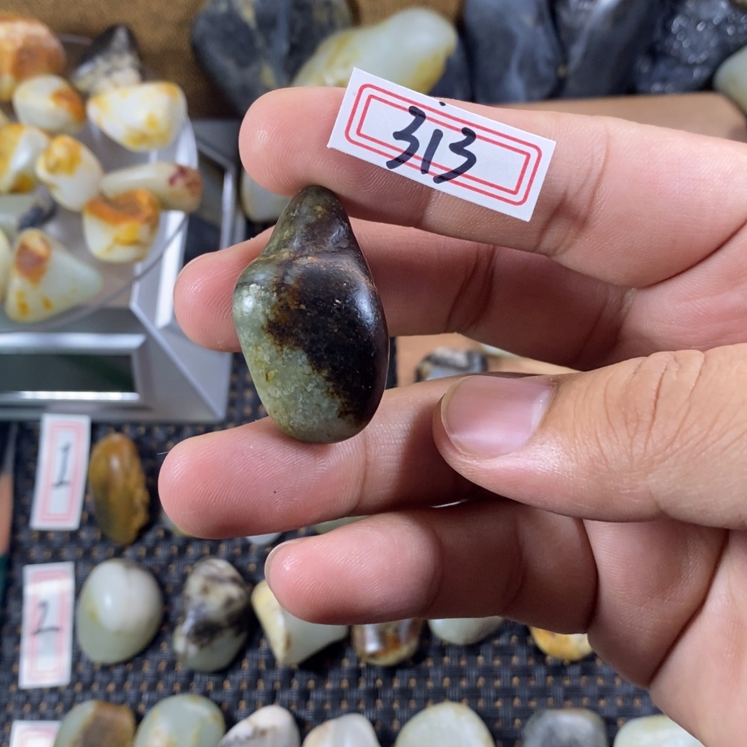 和田玉（糖玉）未镶嵌挂件