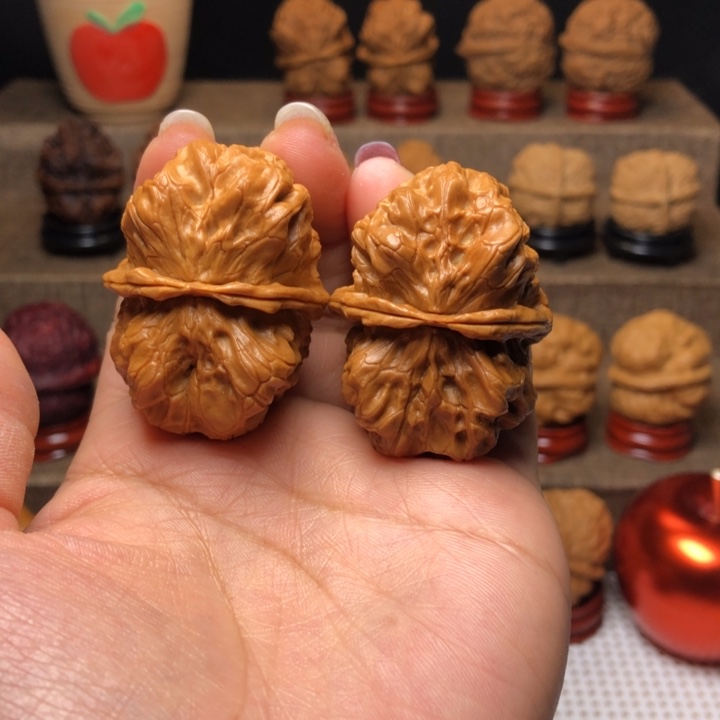 文玩核桃把件18磐石鬼脸