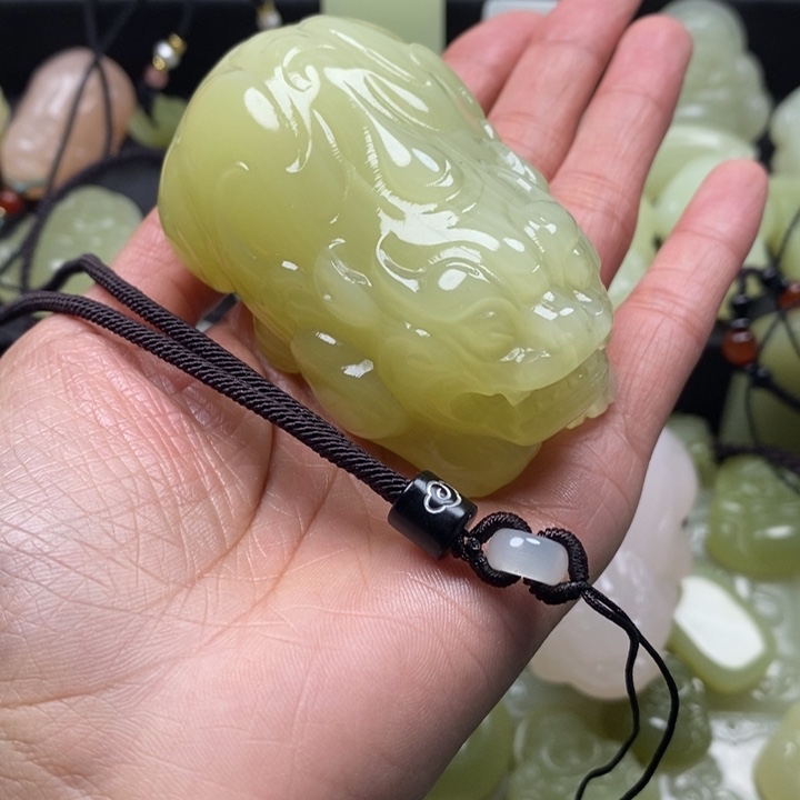 恭***》精美立体貔貅手把件