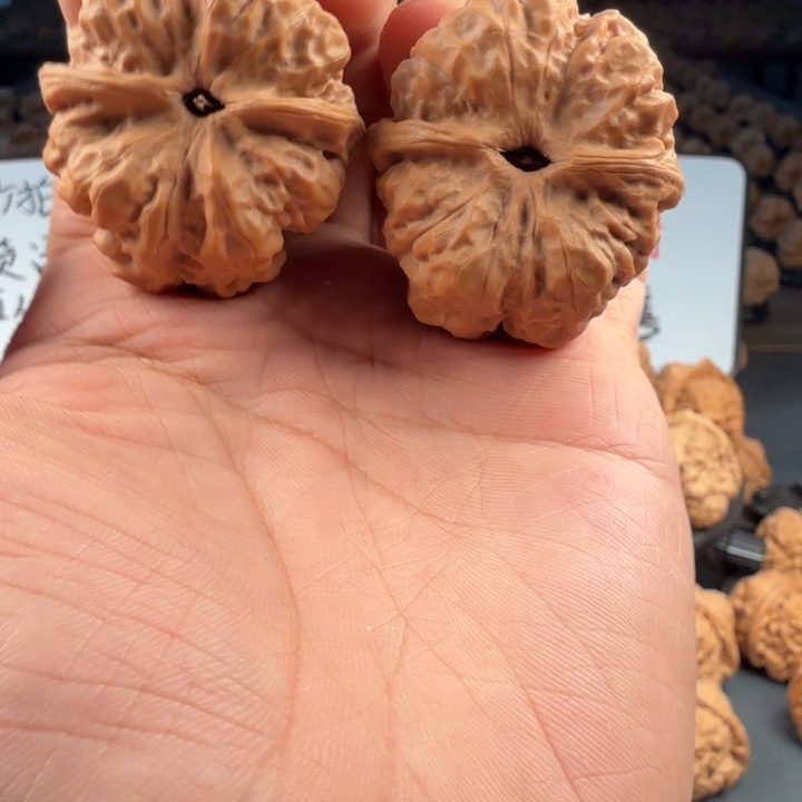 a***e吊坠文玩核桃蛤蟆的眼睛是真的