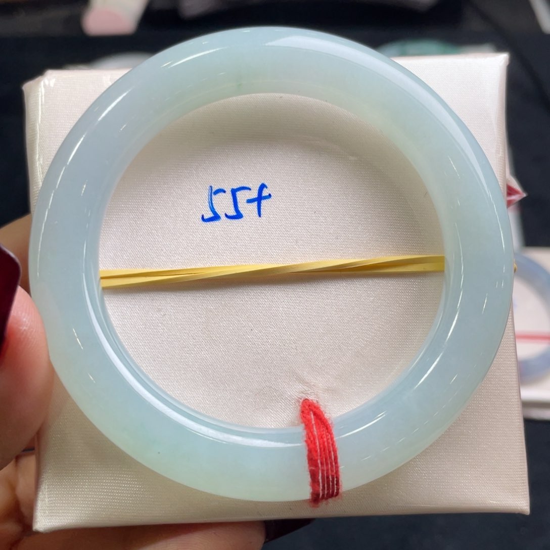 翡翠手镯未镶嵌翡翠手镯