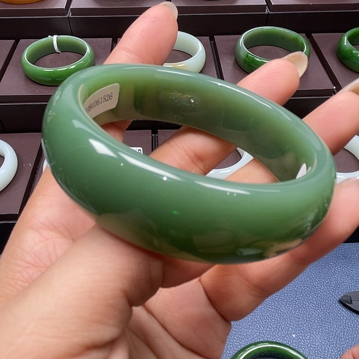 和田玉（碧玉）未镶嵌手镯