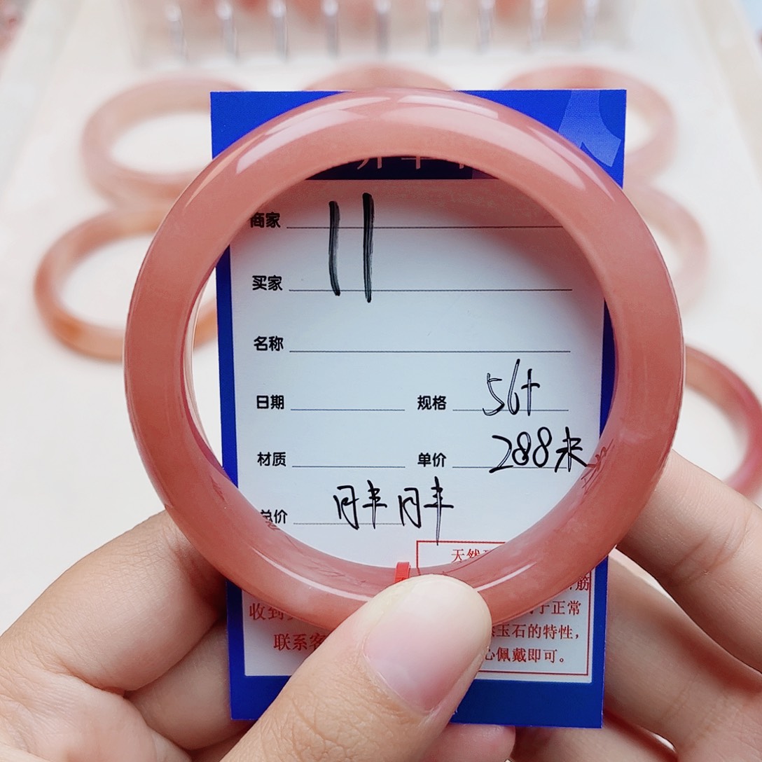 胖****石英质玉手镯未镶嵌