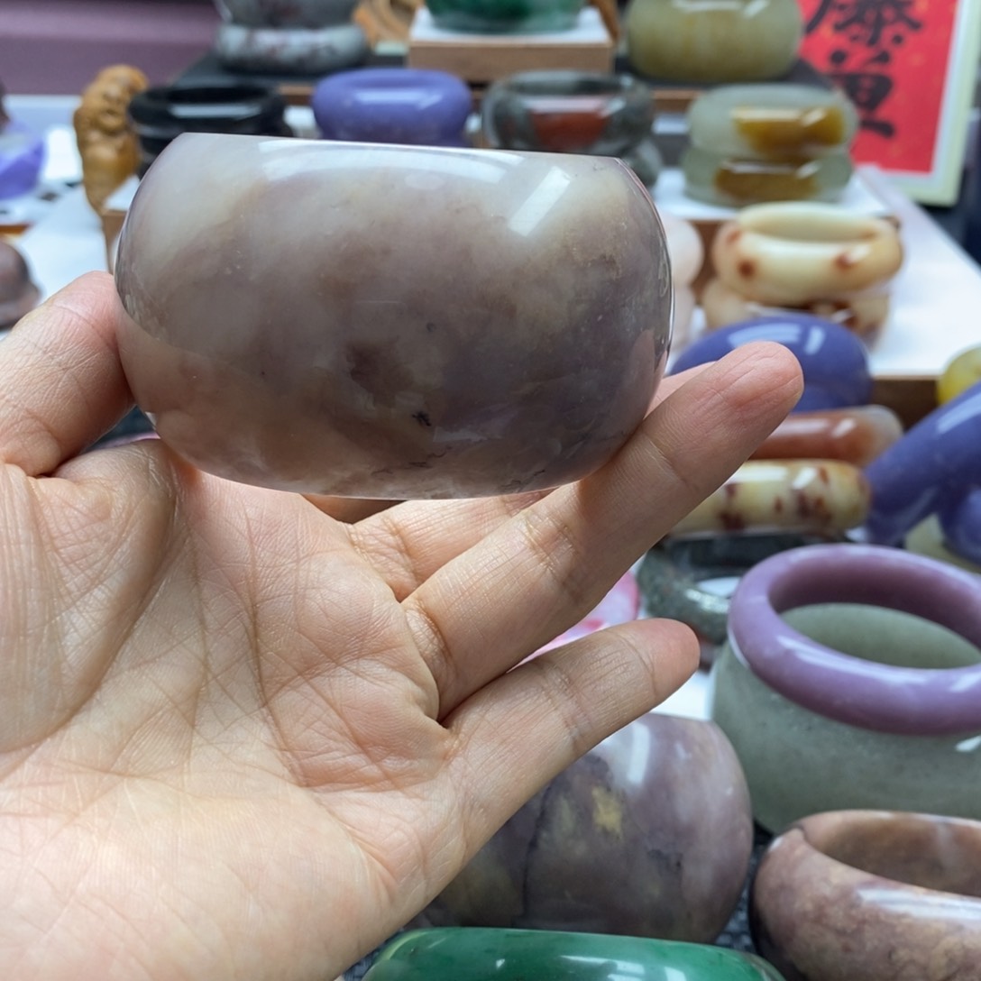 没***事石英岩玉手镯未镶嵌