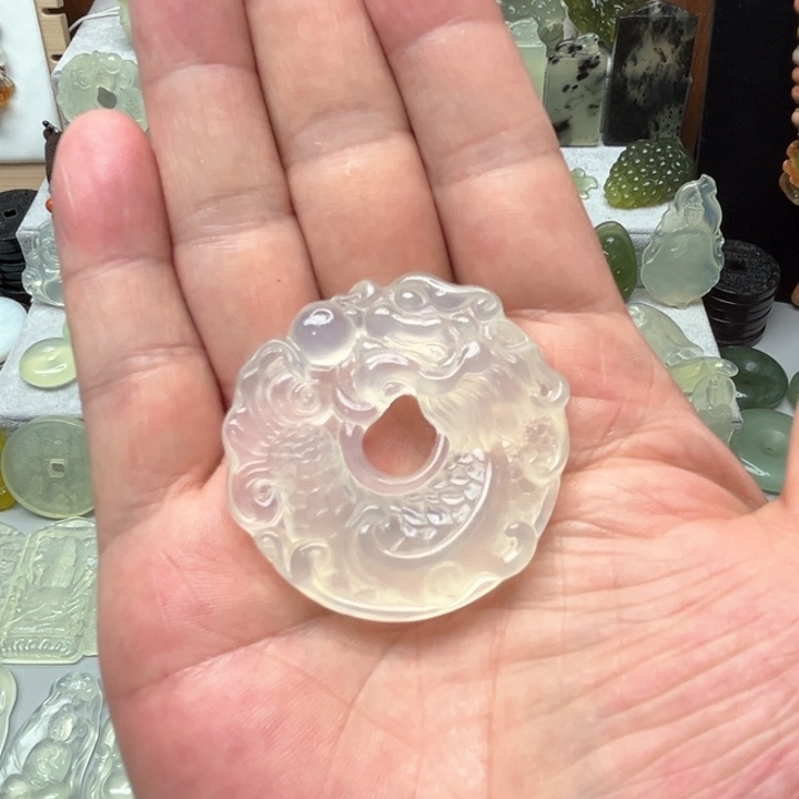 蛇纹石玉颈饰未镶嵌明**丈