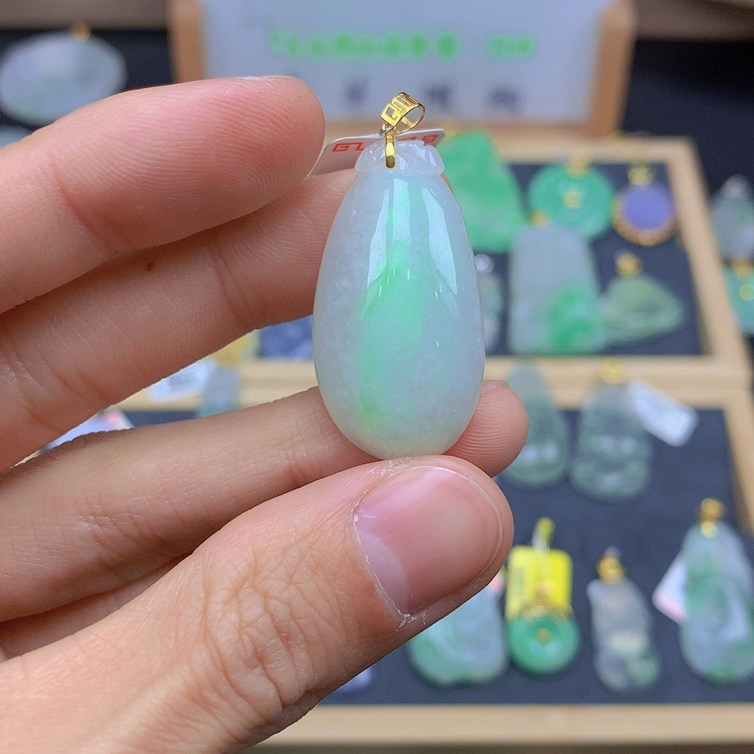 翡翠颈饰18K金镶嵌翡翠