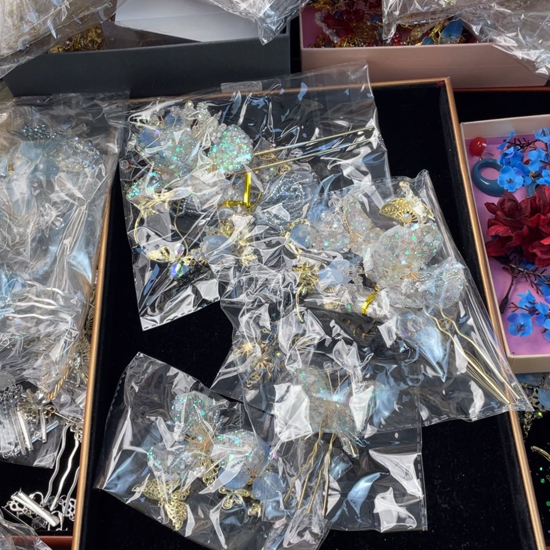 混合材质新娘秀禾头饰不退换