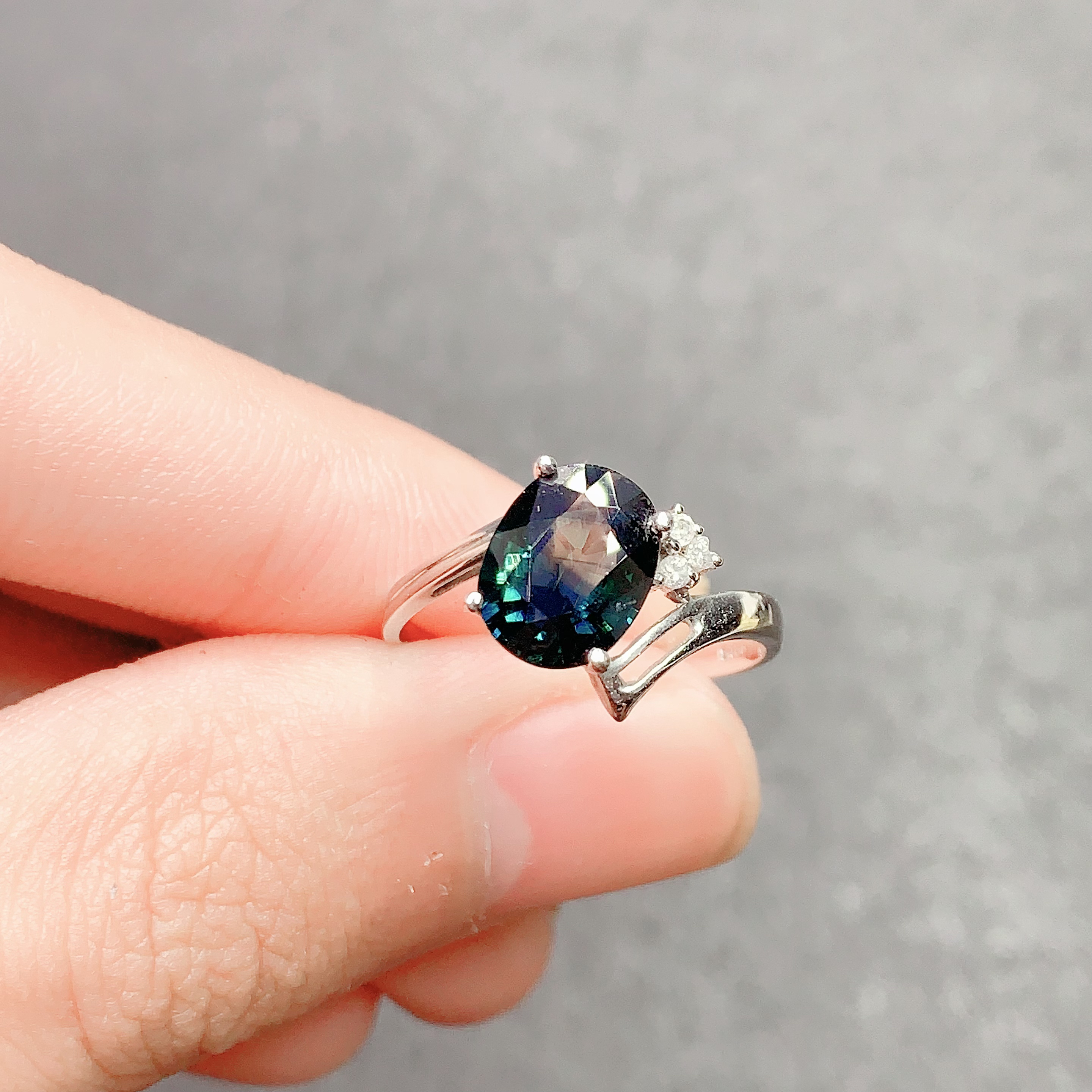 18k白金天然蓝宝石戒指7x9总重2.77g简约时尚