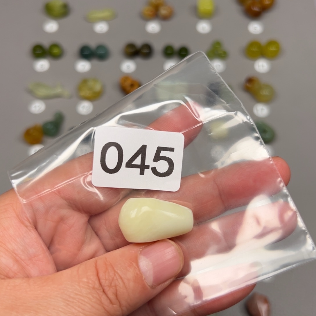 未镶嵌蛇纹石玉颈饰晓*青