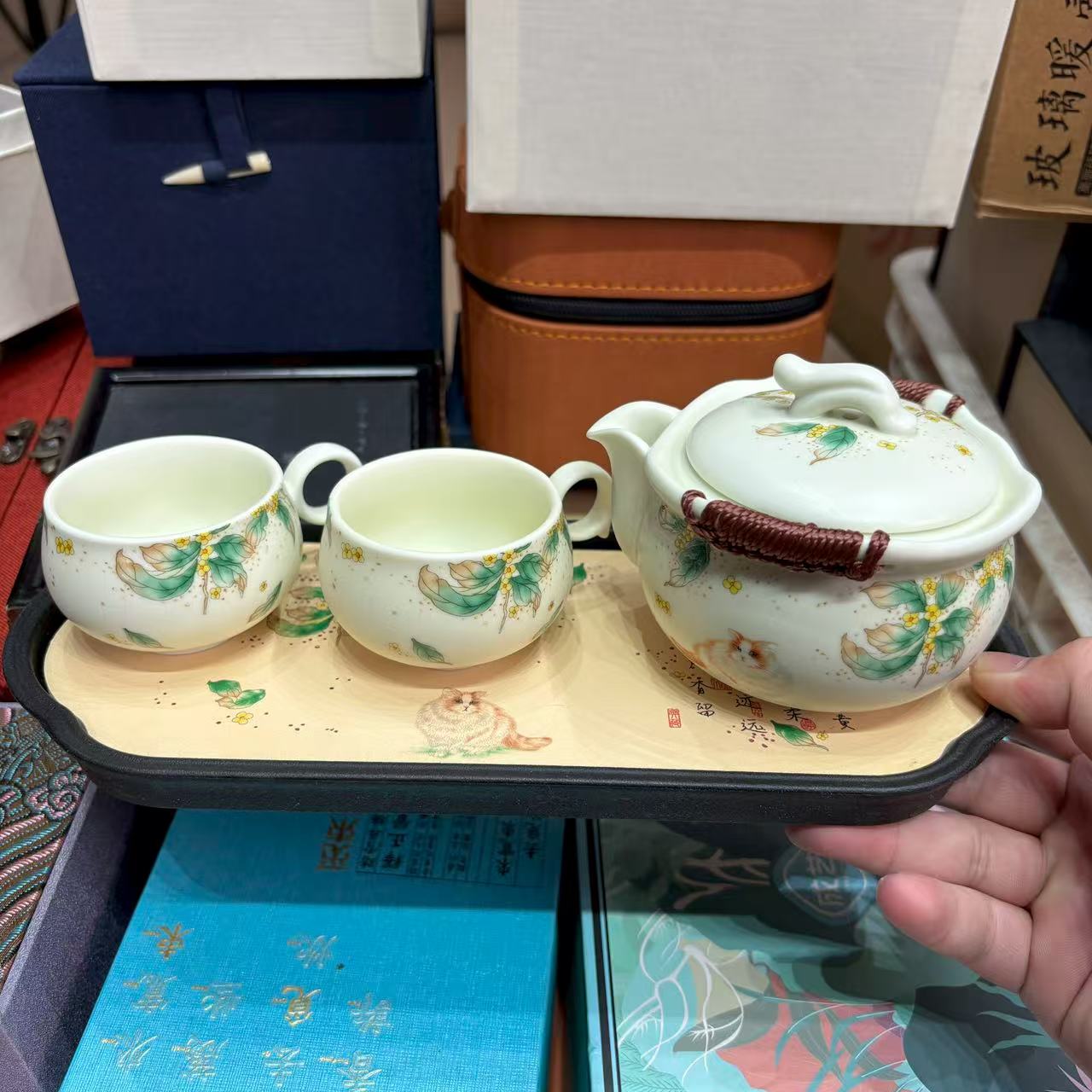 【闪购商品】米黄桂花猫咪手抓壶套组加茶盘 MC043