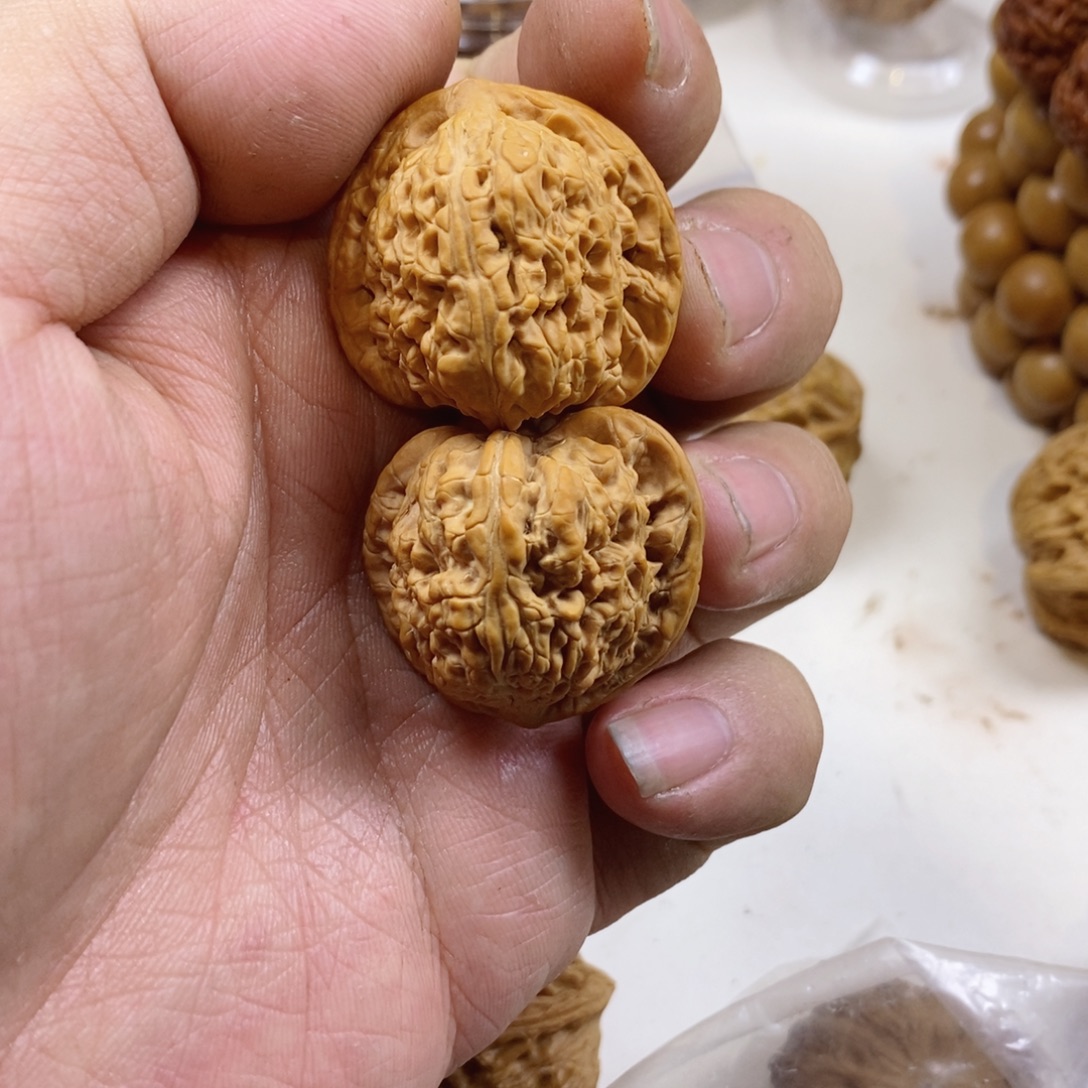 文玩核桃手把件32全品红宝石