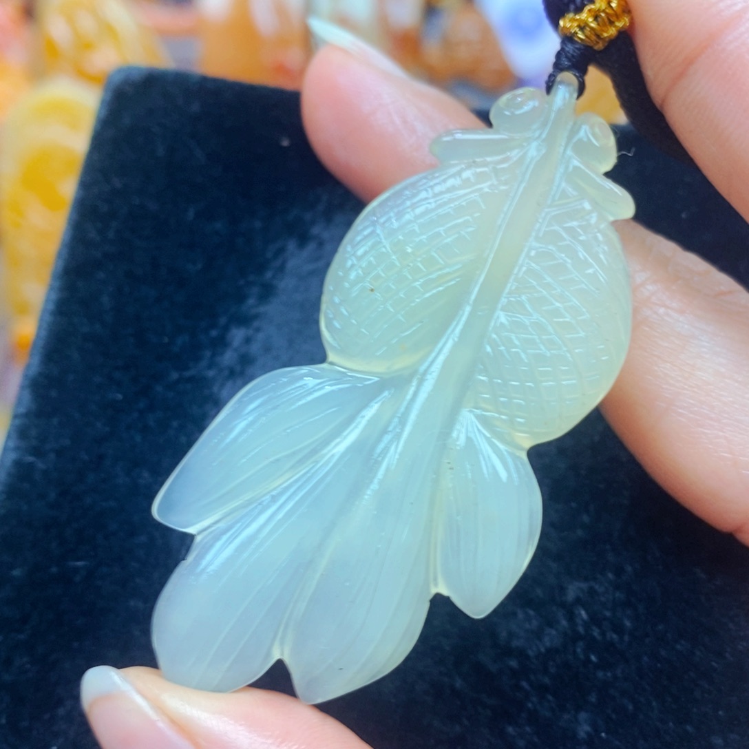 未镶嵌石英质玉（黄龙玉）颈饰