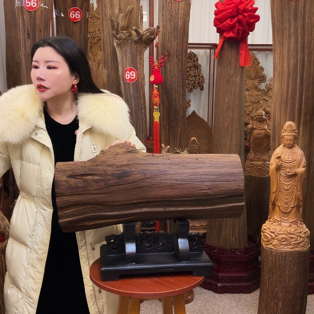 沉香摆件l***i沉香摆件