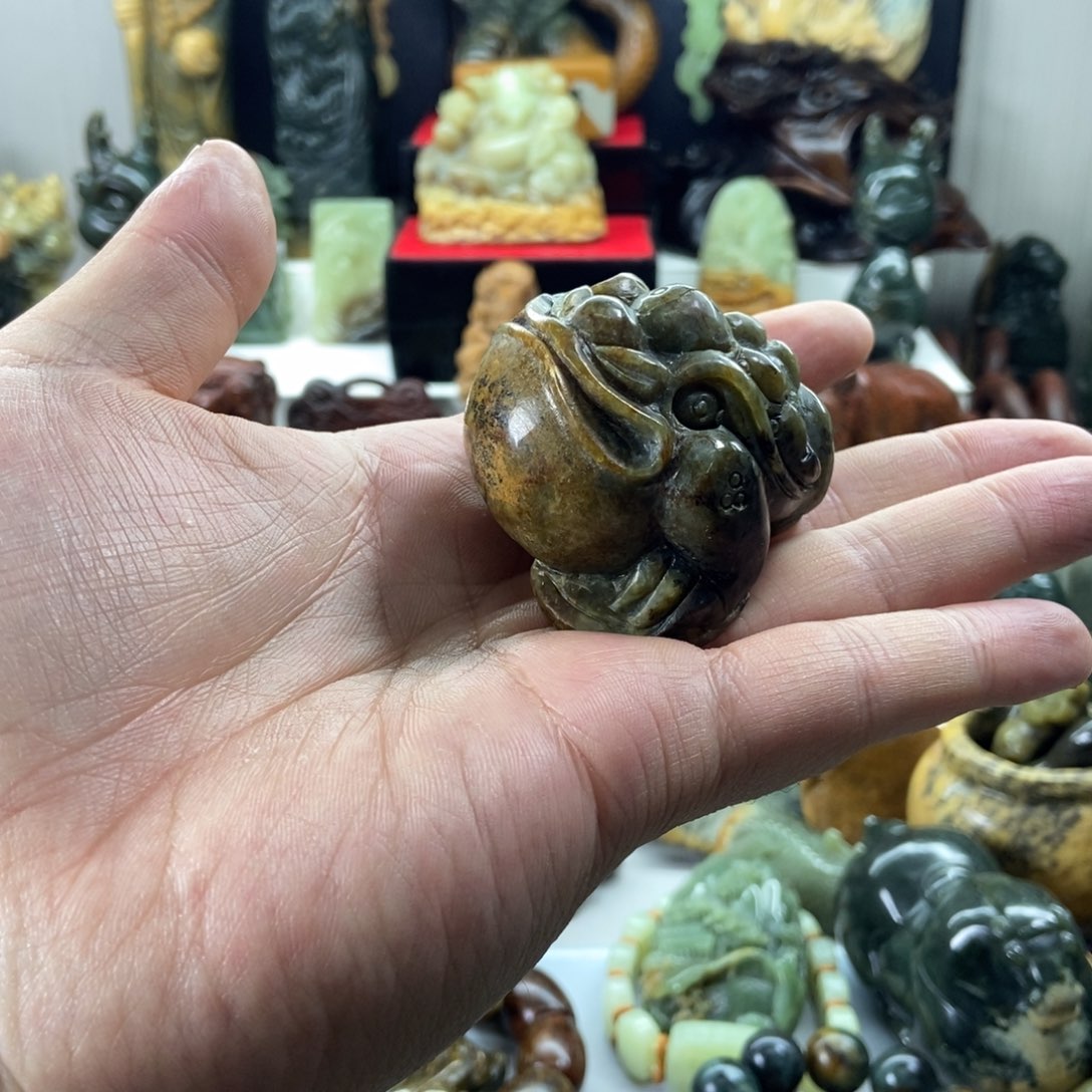 岫岩河磨玉（透闪石质玉）未镶嵌把件
