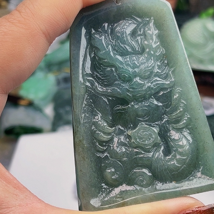 翡翠未镶嵌颈饰挂件