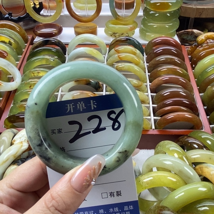 蛇纹石玉未镶嵌手镯52.6