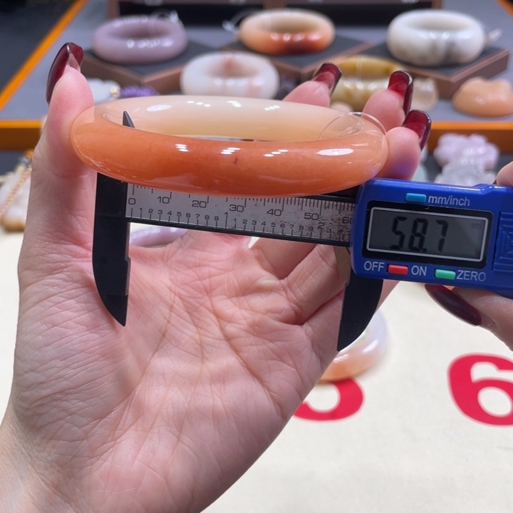 未镶嵌手镯石英质玉