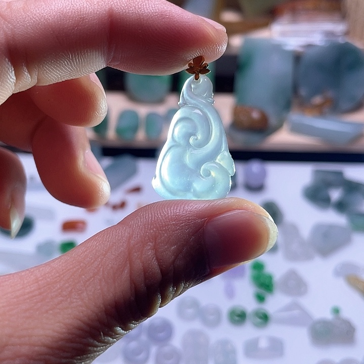 翡翠未镶嵌颈饰高冰如意