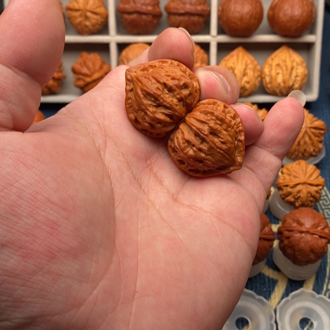 把件文玩核桃红桃a