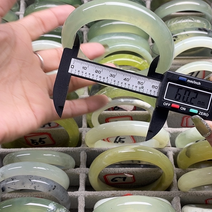 蛇纹石玉未镶嵌手镯74