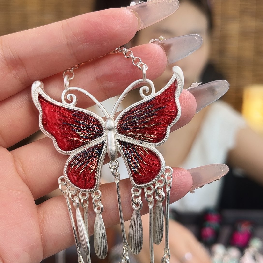 布艺合金蝴蝶吊坠