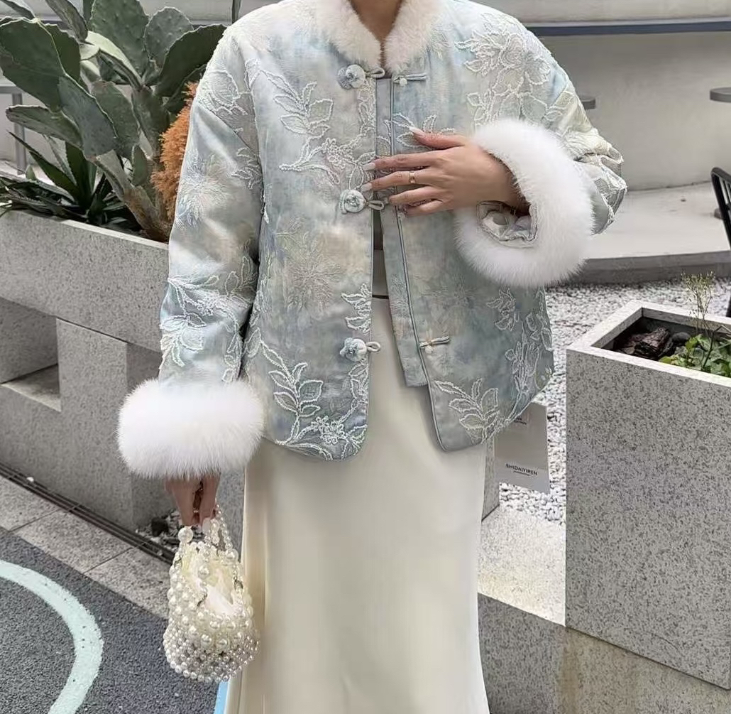 清冷感气质新中式国风鹅绒服冬季时尚女装
